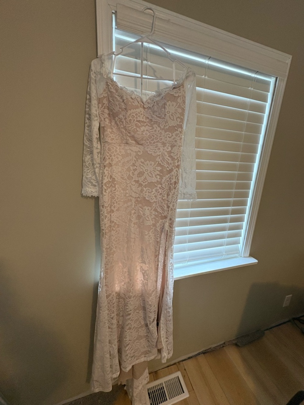 SHEIN-Elegant Off-Shoulder White Lace Evening Gown with Side Slit - Picture 11 of 11